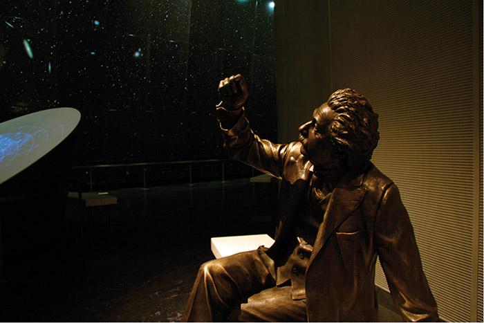 Albert Einstein statue