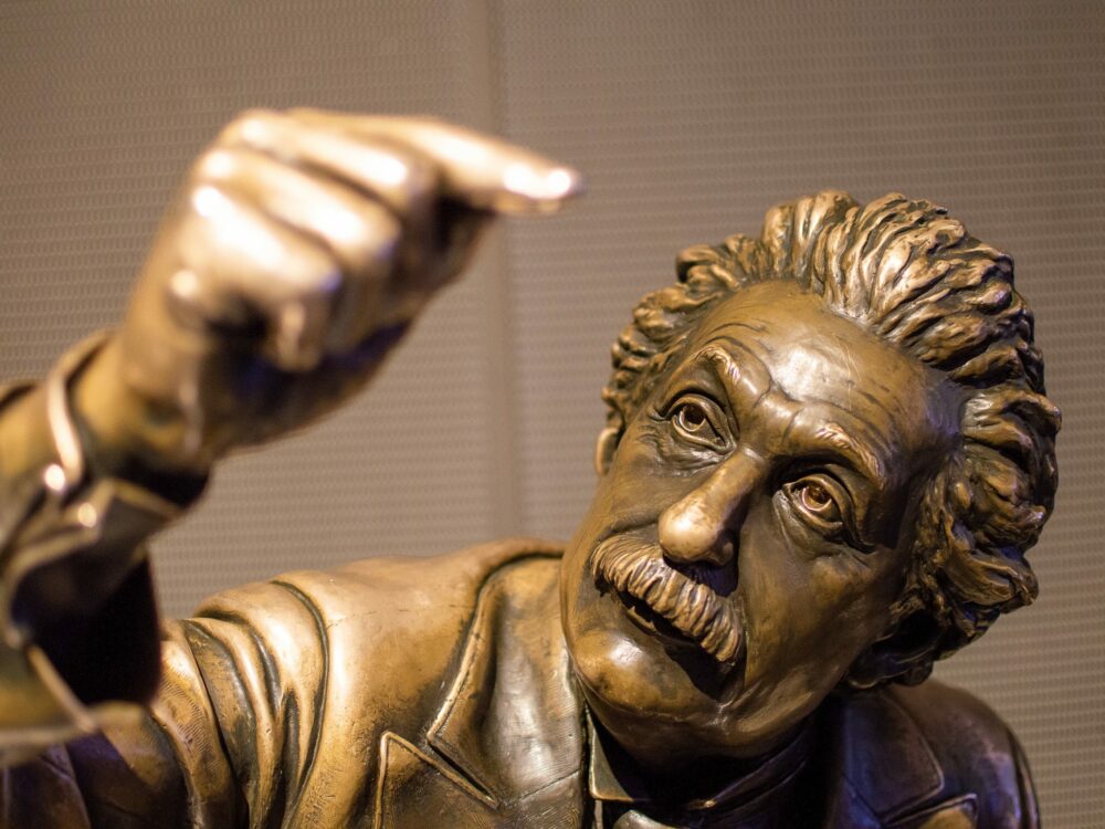 A statue of Einstein at the Griffith Observatory. Photo by Crisoforo Gaspar Hernandez (https://unsplash.com/photos/xbFD61FLofk).