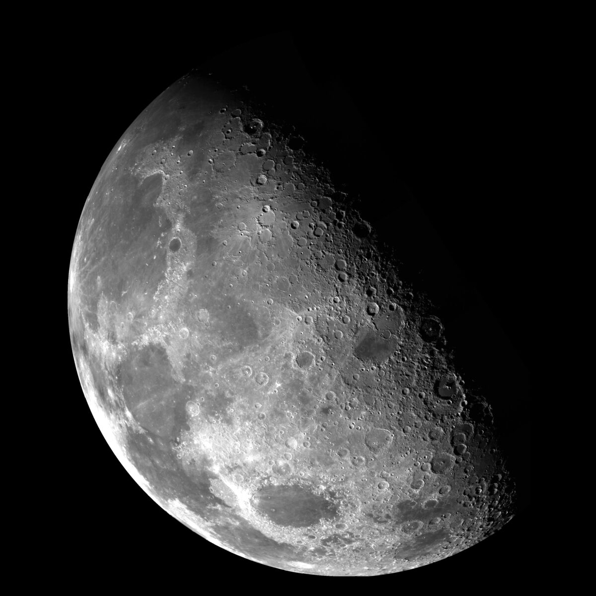Moon. Photo by NASA (https://unsplash.com/photos/pd4lo70LdbI)