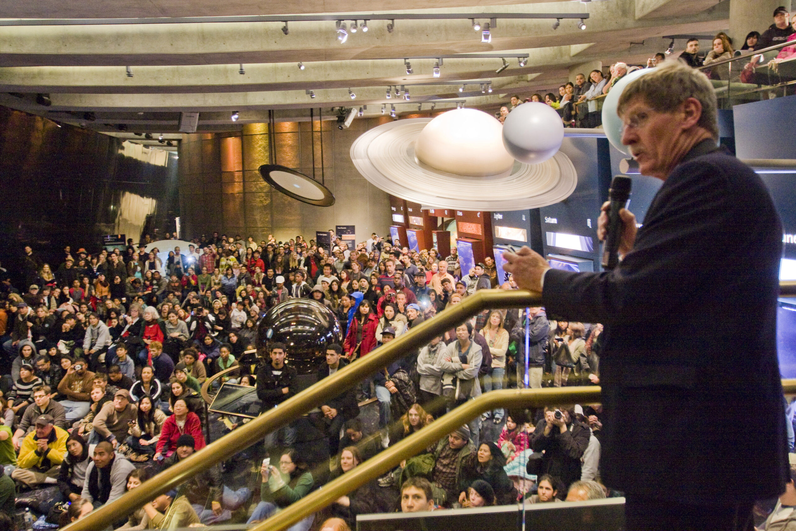 Director Dr. E.C. Krupp makes an announcement to a large crowd.