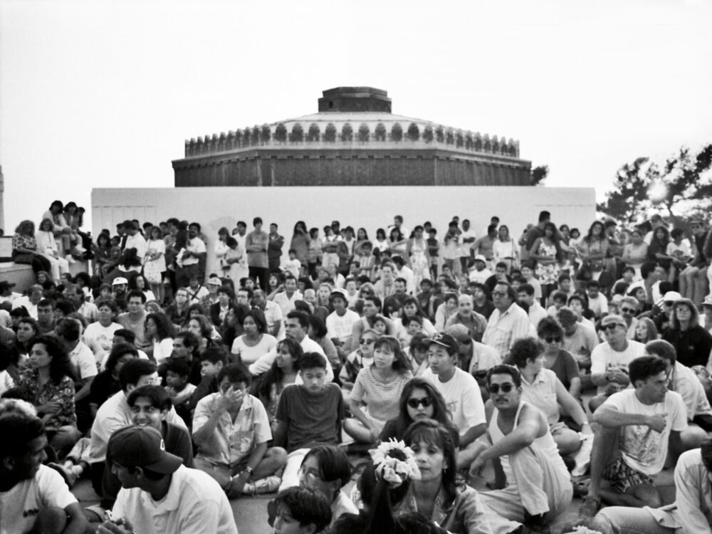 Crowd Gathers for Shoemaker-Levy 9