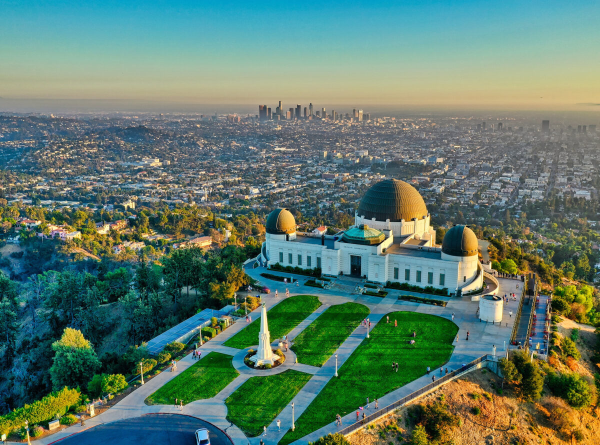 Griffith Observatory by day. Photo by Cameron Venti (https://unsplash.com/photos/c5GkEd-j5vI).