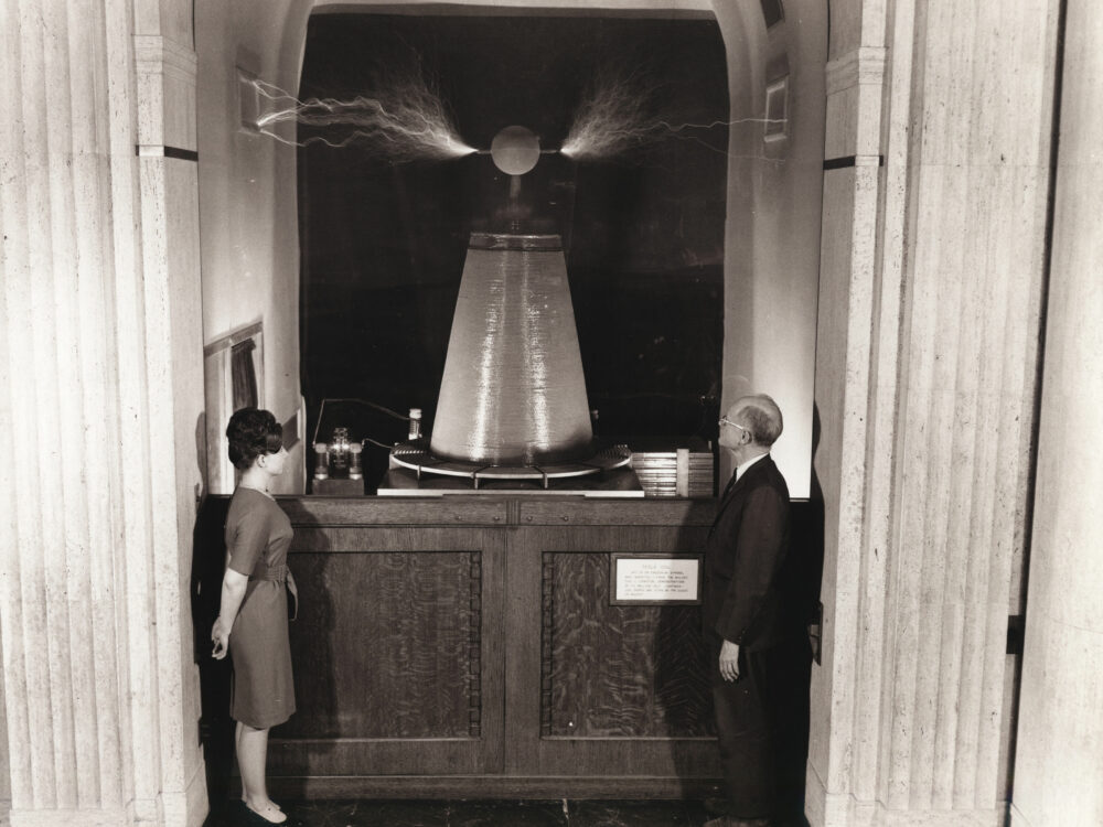 Tesla Coil - Griffith Observatory - Southern California's gateway