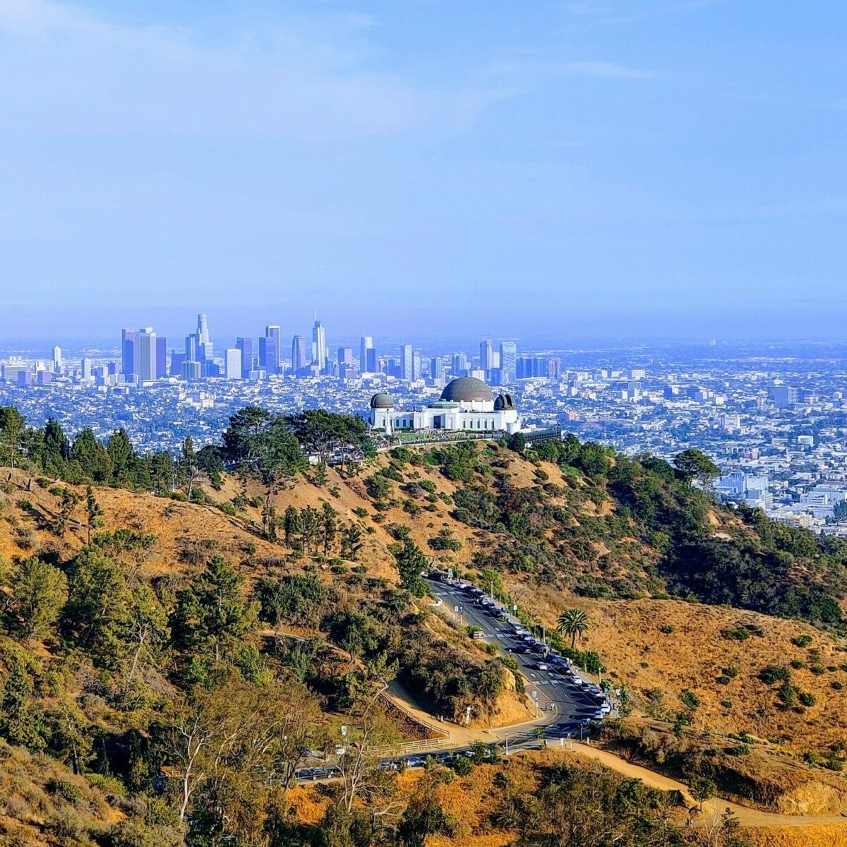 Griffith Observatory with the Downton Los Angeles Skyline in the background. Photo by Dhoomil Sheta (https://unsplash.com/photos/dpNyp0OBuiQ)